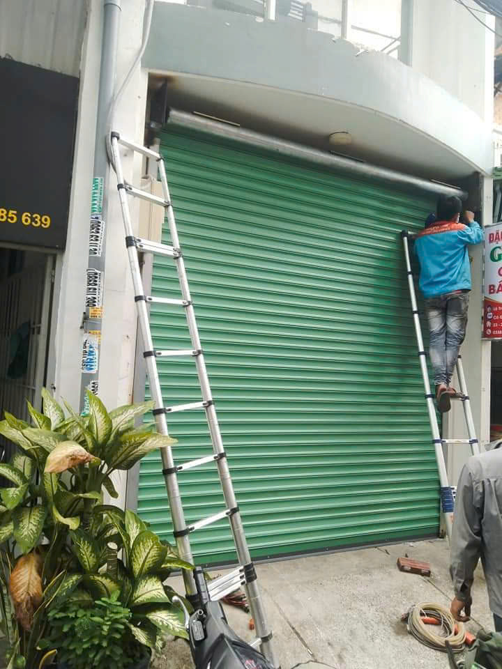 Giá cửa cuốn tại quận Tân Phú giá từ 350.000 VNĐ/ 1m2